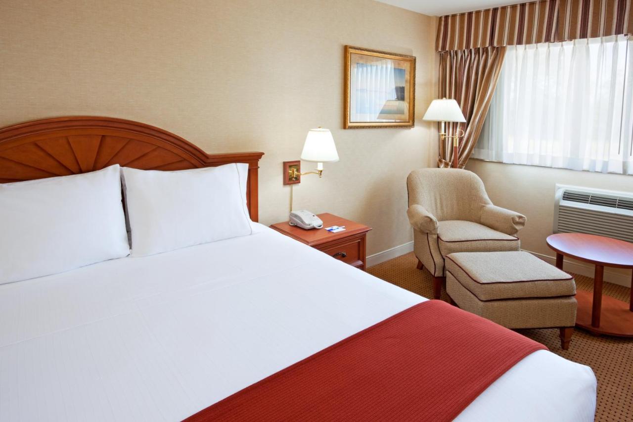 King Room - Disability Access at Rockville Centre Hotel