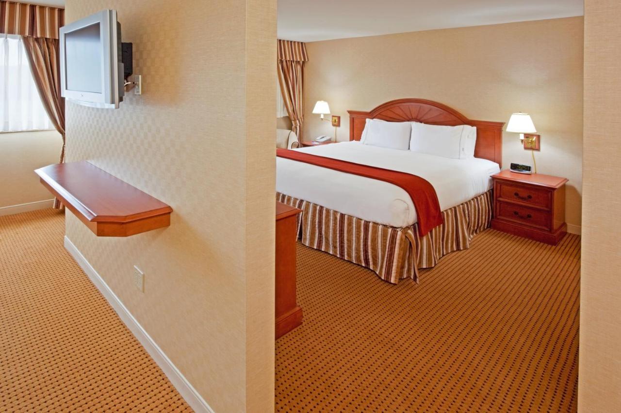 King Suite at Rockville Centre Hotel