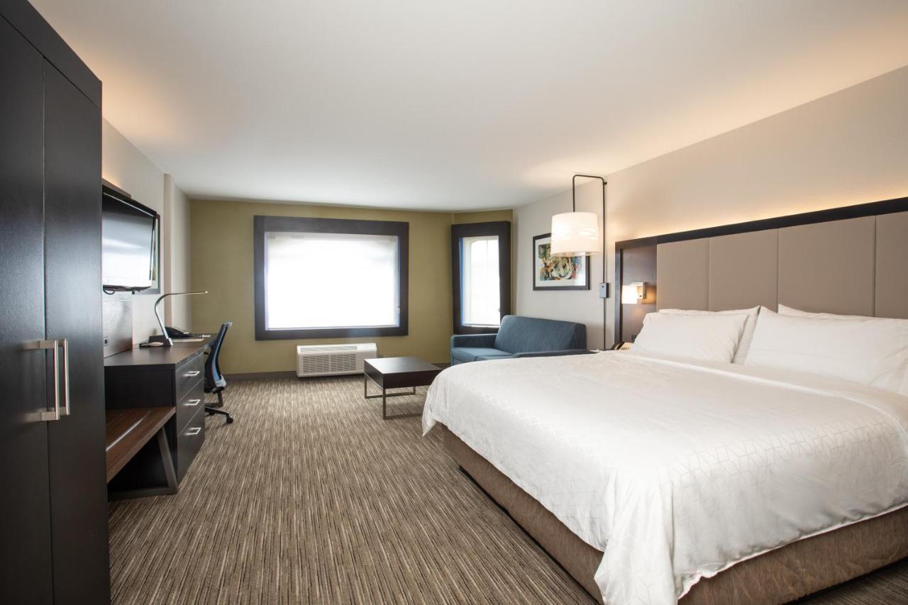 Deluxe King Room - Non-Smoking at Holiday Inn Express Prescott by IHG