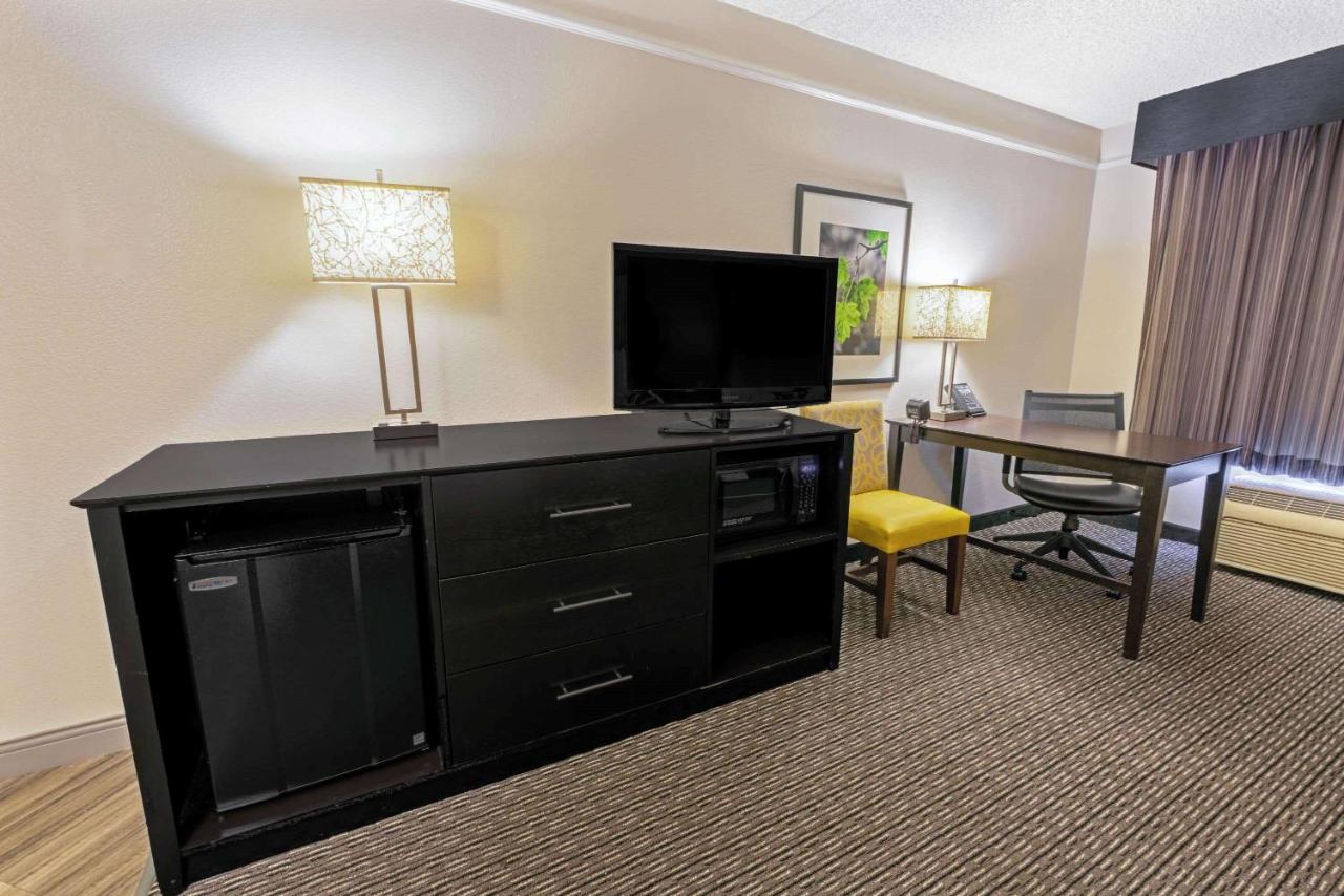 Deluxe Double Room with Two Double Beds at La Quinta Inn & Suites by Wyndham Phoenix Scottsdale