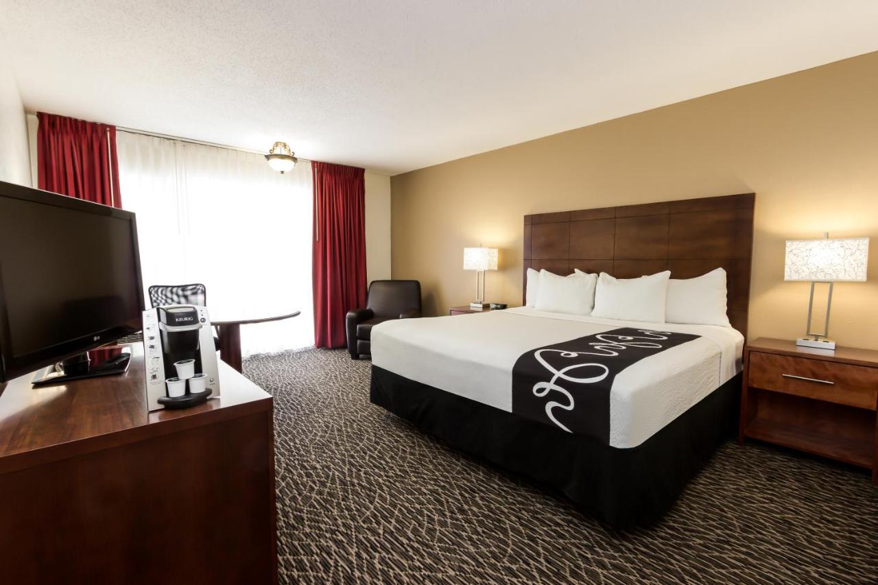 Deluxe King Room at La Quinta Inn by Wyndham Clearwater Central
