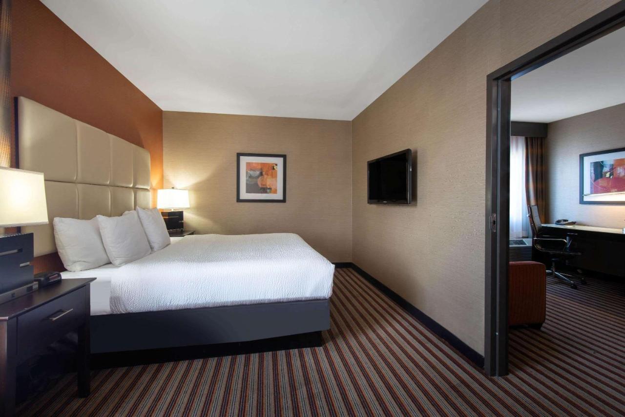 One-Bedroom King Suite - Non-Smoking at La Quinta Inn & Suites by Wyndham Harrisburg-Hershey