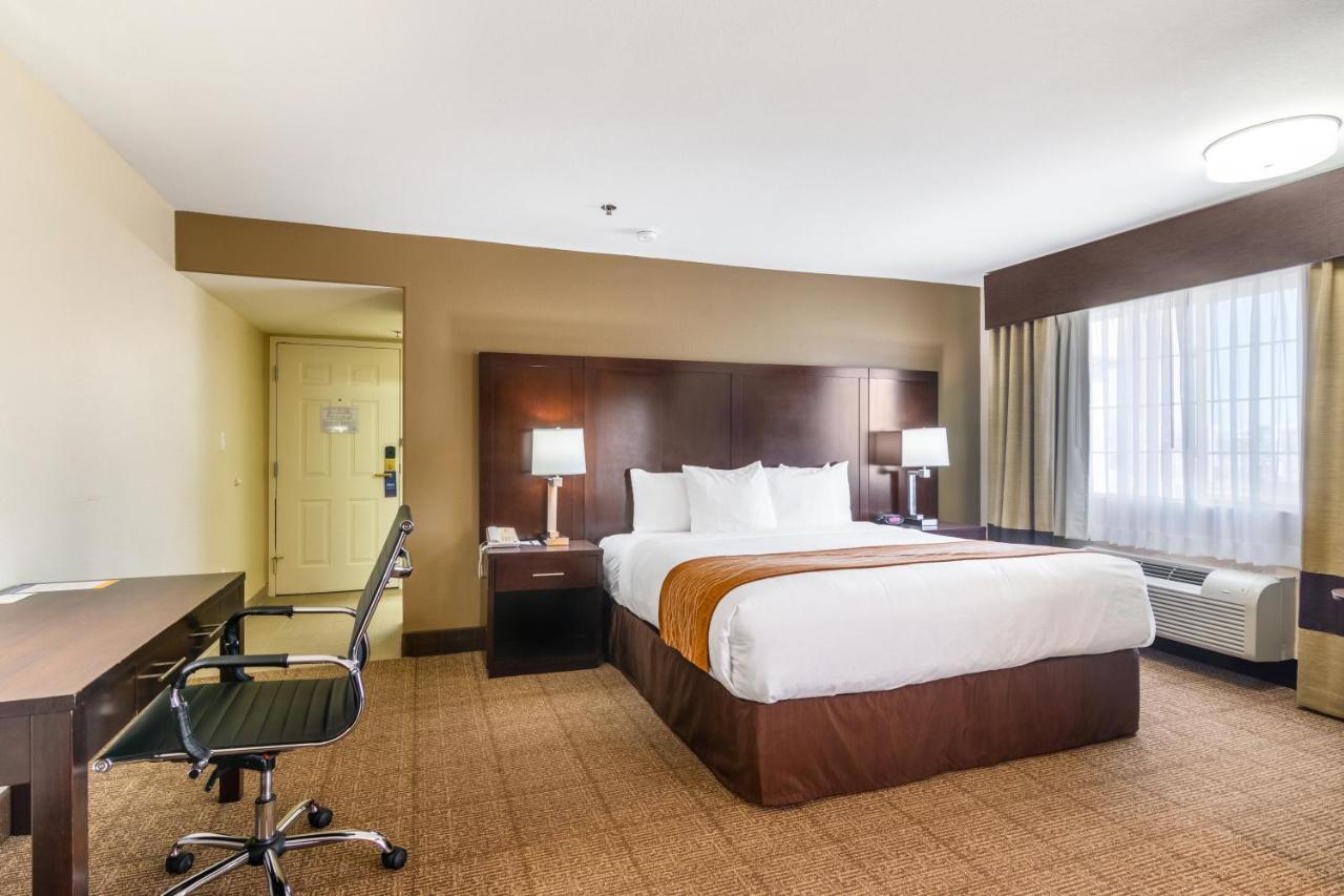 King Suite - Non-Smoking at Comfort Inn & Suites