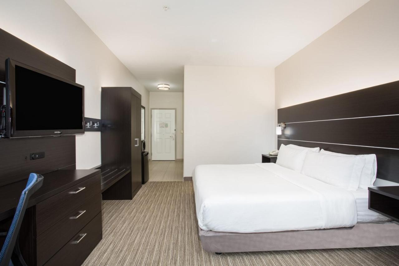 King Room with Roll-in Shower - Non-Smoking at Holiday Inn Express Hotel & Suites Ft. Collins by IHG