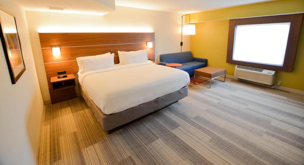One-Bedroom Suite - Non-Smoking at Holiday Inn Express Pittsburgh-Bridgeville by IHG