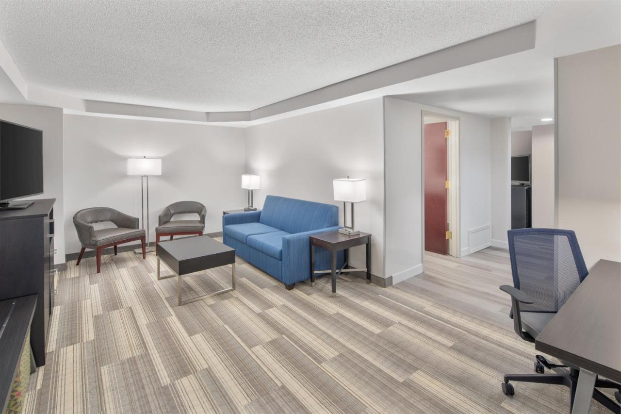 Two Room Executive Suite at Holiday Inn Express & Suites Greenville-I-85 & Woodruff Rd by IHG