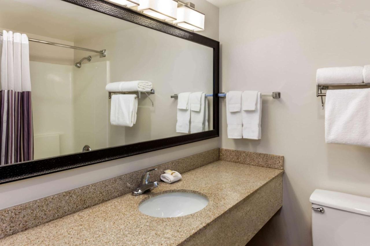 King Suite with Pool View - Non-Smoking at La Quinta Inn & Suites by Wyndham Milwaukee Bayshore Area