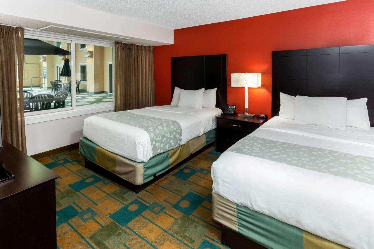 Deluxe Double Room with Two Double Beds and Pool View - Non-Smoking at La Quinta Inn & Suites by Wyndham Milwaukee Bayshore Area