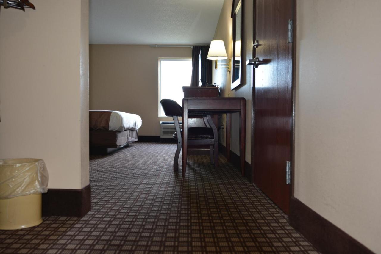 King Room with Roll-In Shower - Disability Access at Jameson Inn - Hazlehurst