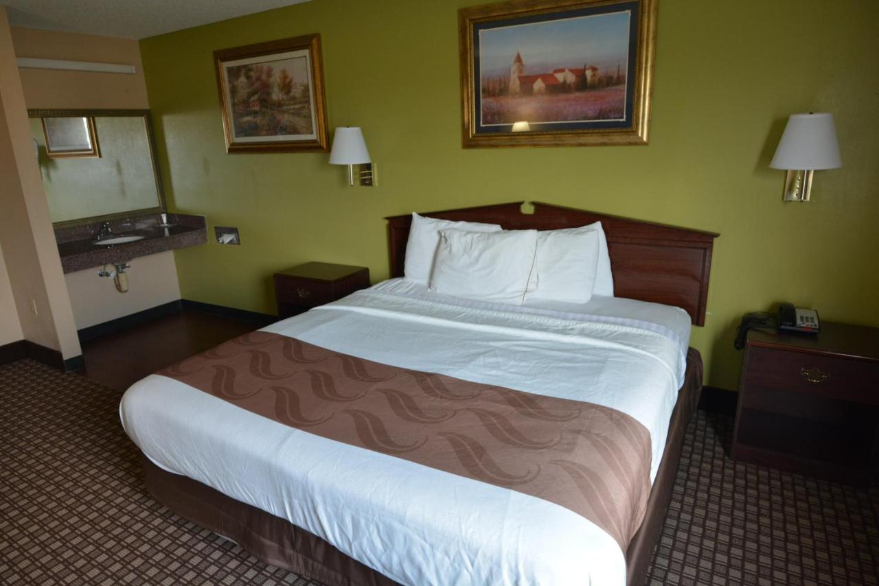 King Room with Roll-In Shower - Disability Access at Jameson Inn - Hazlehurst