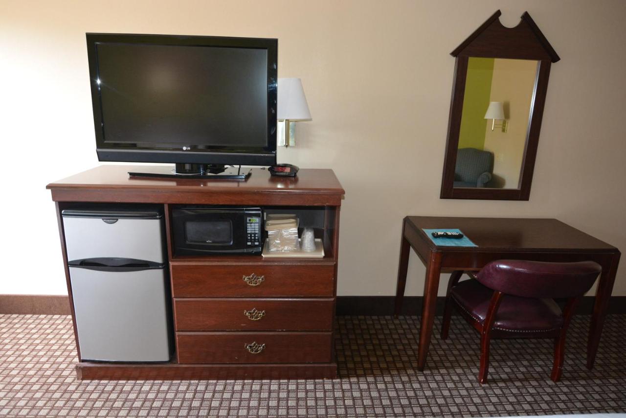 Standard Double Room-Smoking. at Jameson Inn - Hazlehurst