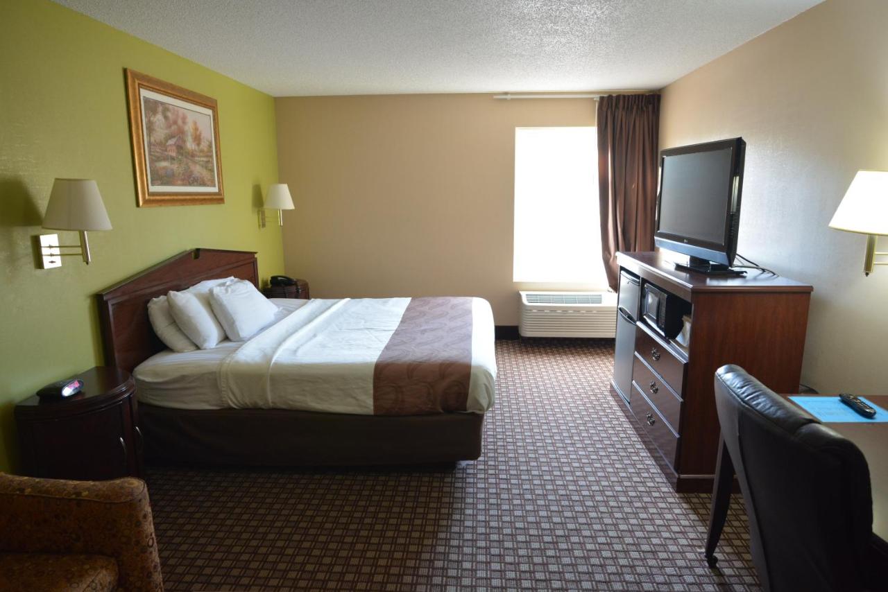 Standard King Room at Jameson Inn - Hazlehurst