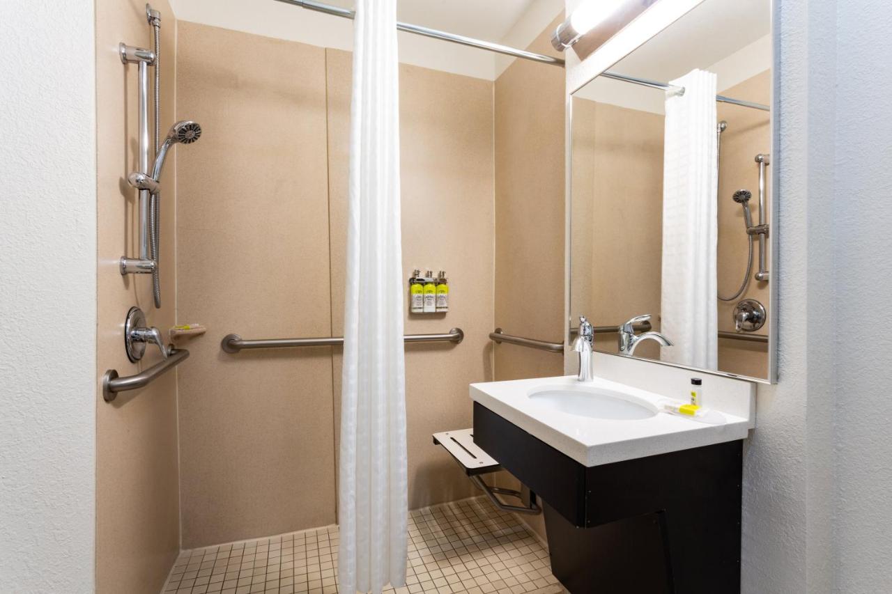 Queen Suite with Roll in Shower - Hearing Accessible/Non-Smoking at Candlewood Suites Ft. Lauderdale Airport/Cruise, an IHG Hotel