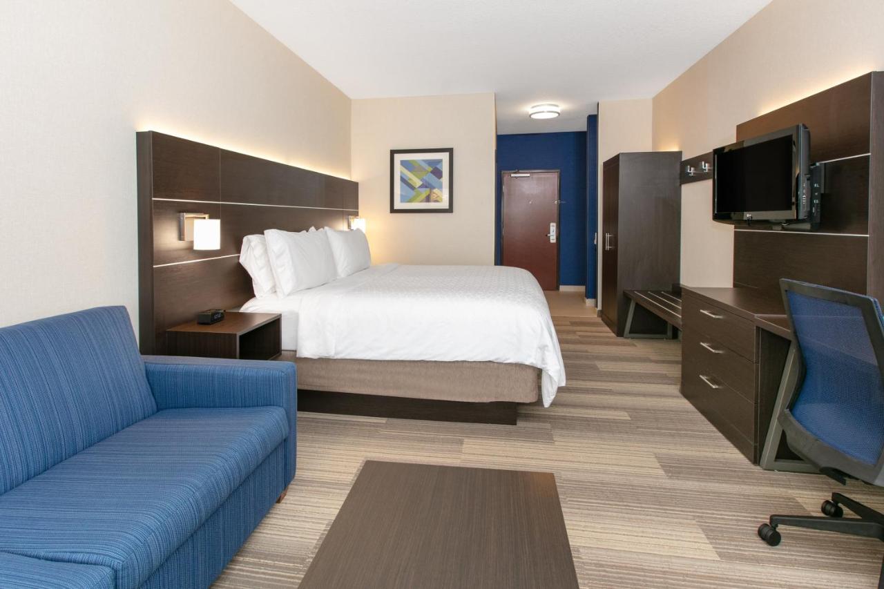 King Room with Mountain View at Holiday Inn Express Hotel & Suites Seaside-Convention Center by IHG