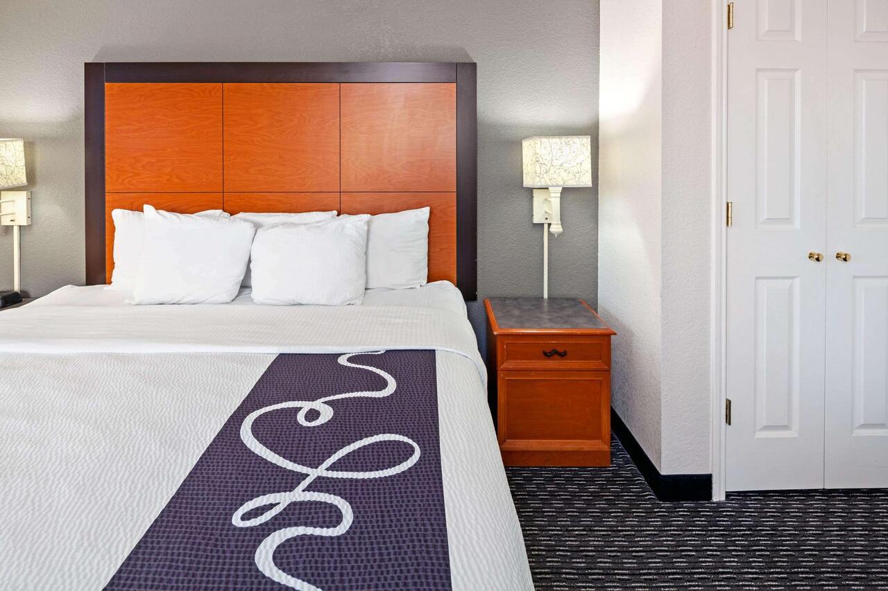 King Room at La Quinta Inn by Wyndham Ventura
