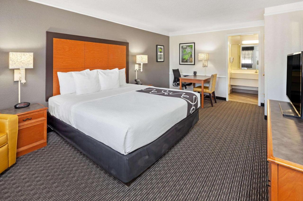 King Room at La Quinta Inn by Wyndham Ventura