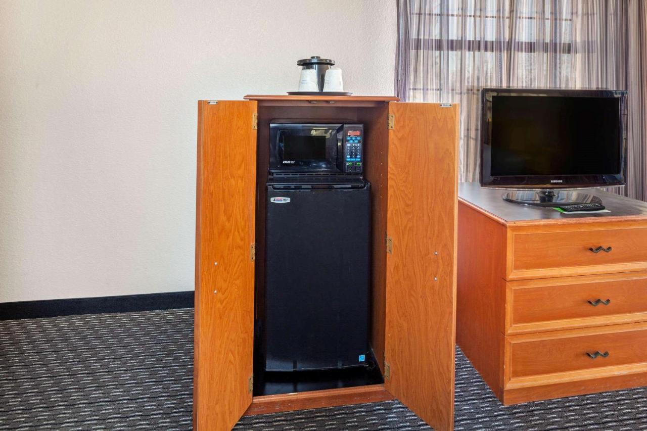 Deluxe King Room - Non-Smoking at La Quinta Inn by Wyndham Ventura