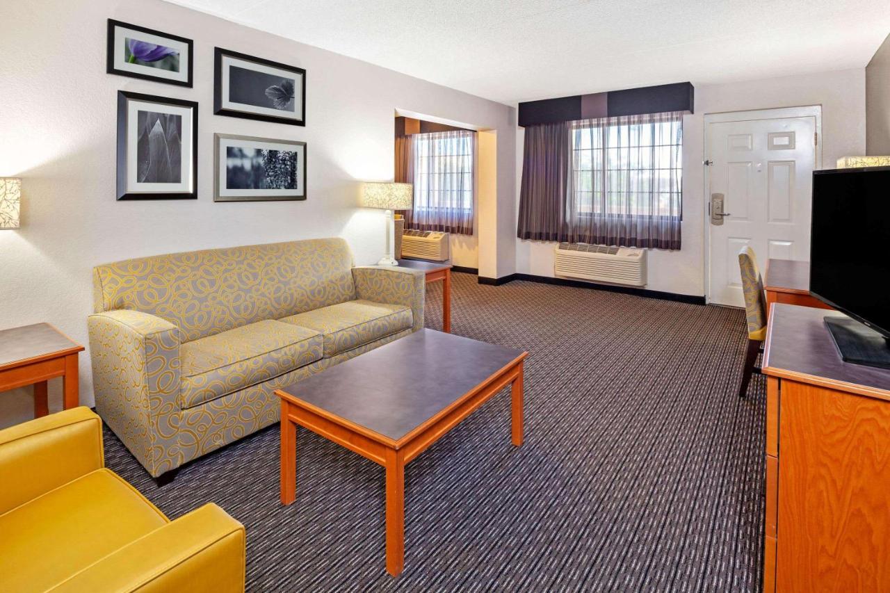 One-Bedroom King Suite - Non-Smoking at La Quinta Inn by Wyndham Ventura