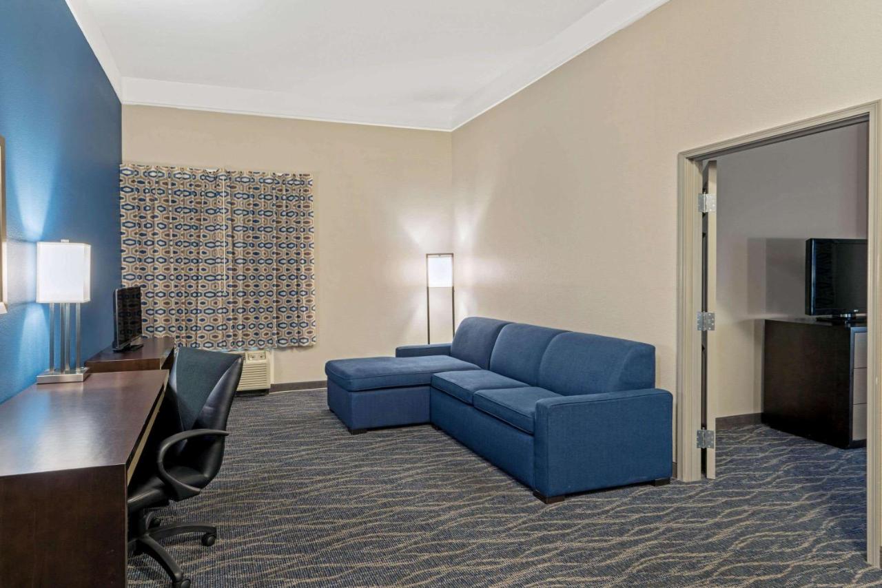 One-Bedroom King Suite - Non-Smoking at La Quinta Inn & Suites by Wyndham Phoenix I-10 West