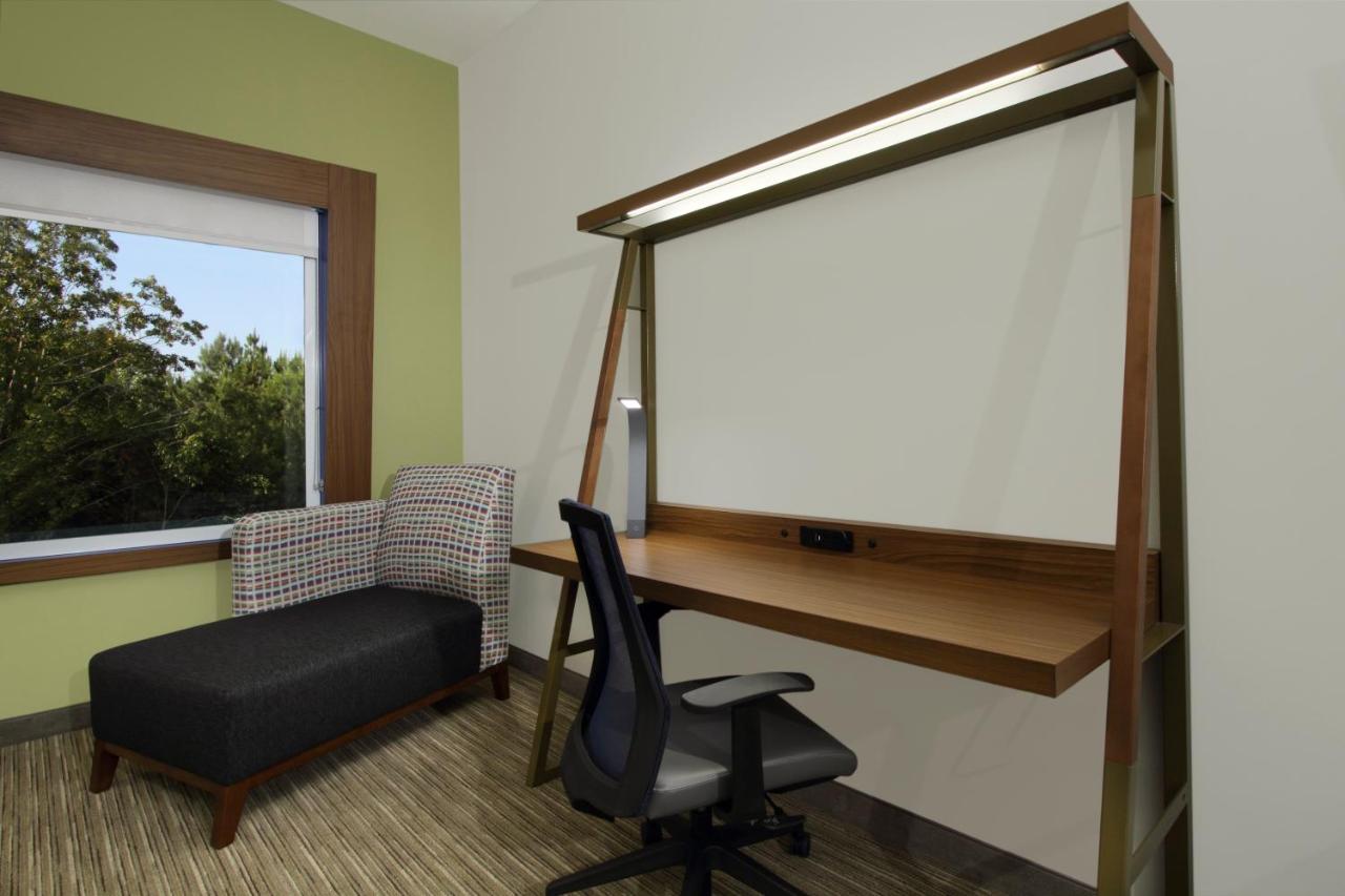 King Suite at Holiday Inn Express Jasper, an IHG Hotel