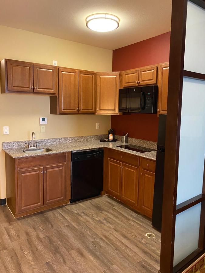 Efficiency Queen Suite with Kitchenette at Comfort Suites Lake Worth