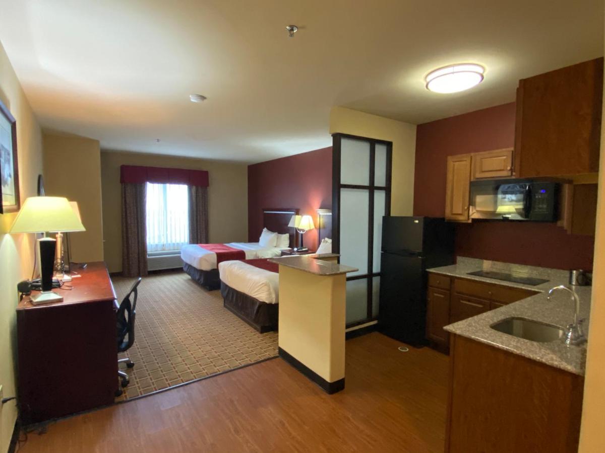 Efficiency Queen Suite with Kitchenette at Comfort Suites Lake Worth