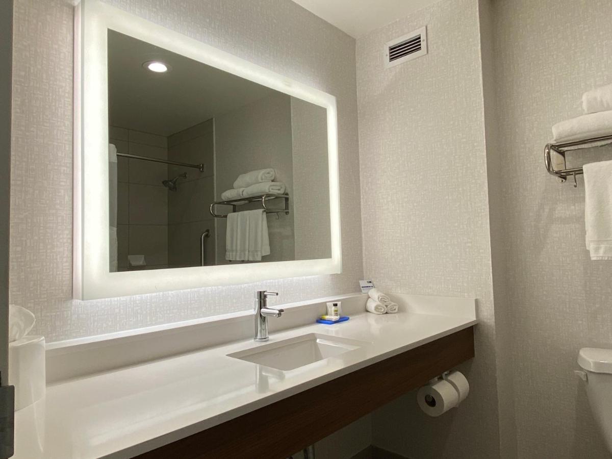 Queen Room with Two Queen Beds at Holiday Inn Express & Suites Beaumont - Oak Valley by IHG
