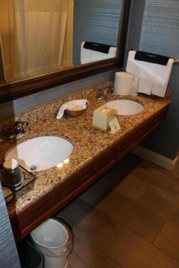 Queen Suite with Spa Bath at The Village Inn Harrisonburg