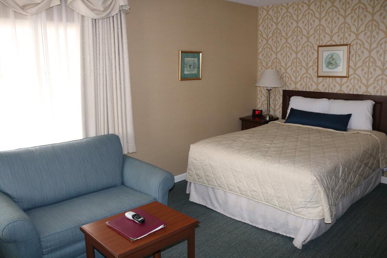 Queen Room at The Village Inn Harrisonburg