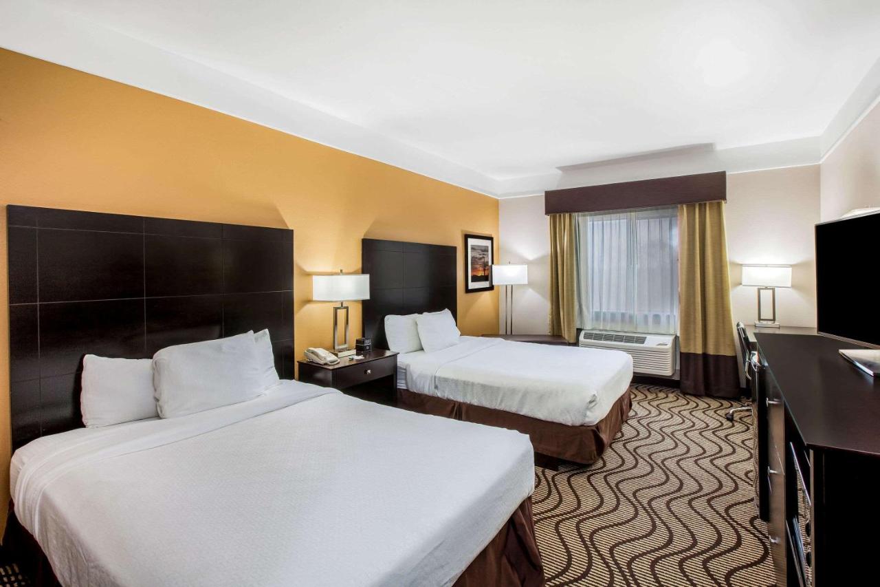 Queen Room with Two Queen Beds and Roll-In Shower - Mobility/Hearing Accessible - Non-Smoking at La Quinta Inn & Suites by Wyndham Pasadena