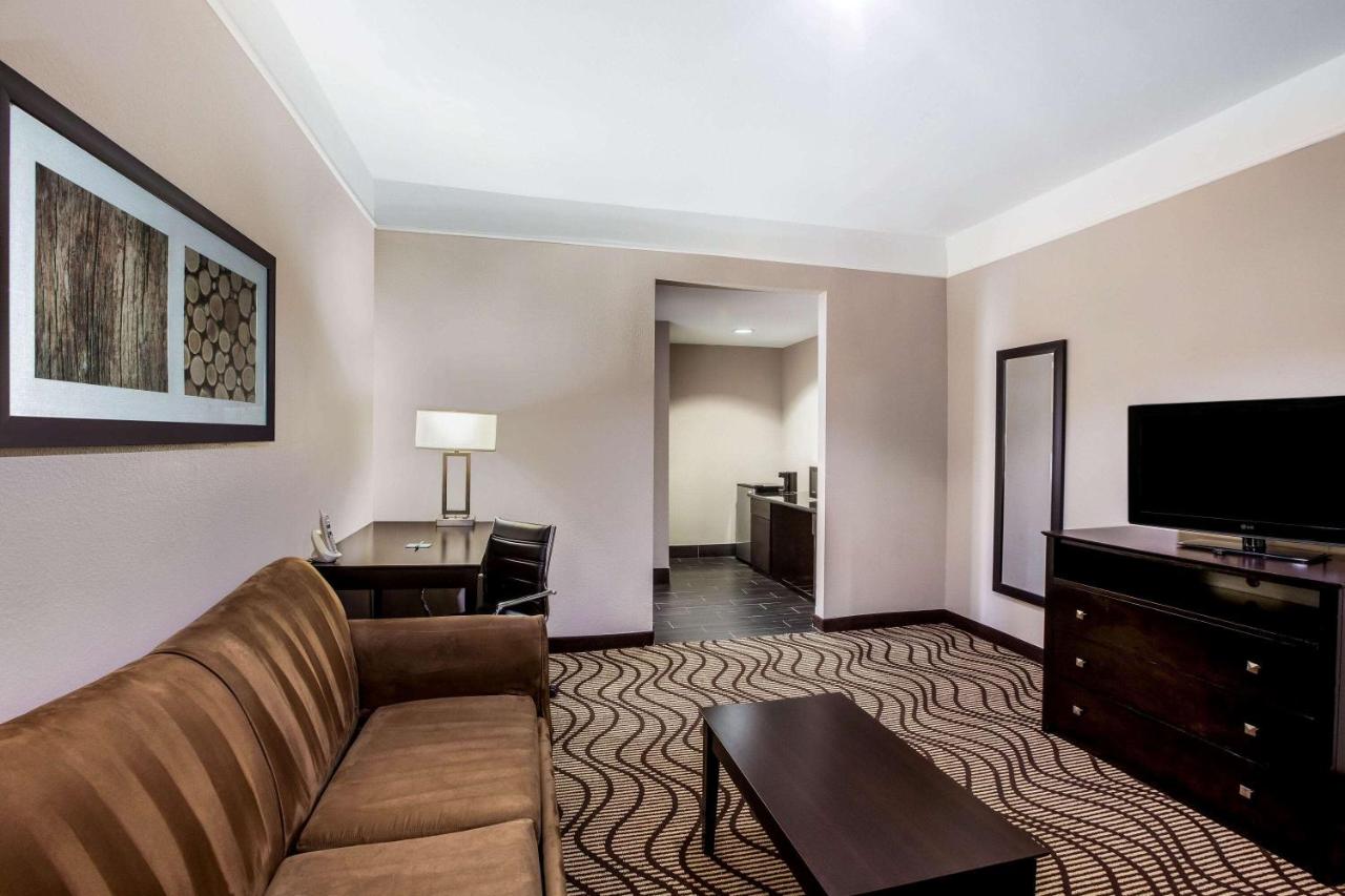 Executive King Suite - Non-Smoking at La Quinta Inn & Suites by Wyndham Pasadena