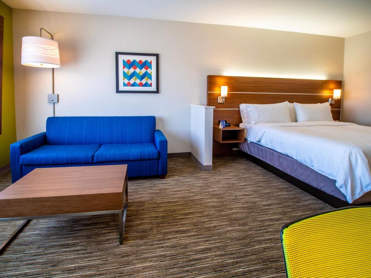 King Suite - Non-Smoking at Holiday Inn Express & Suites Oklahoma City Airport by IHG