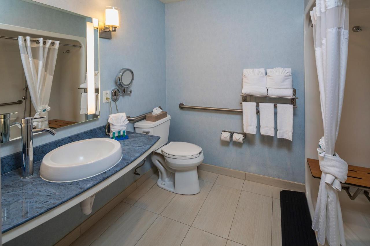 Suite - Mobility Access Roll in Shower/Non-Smoking at Holiday Inn Express and Suites Modesto by IHG