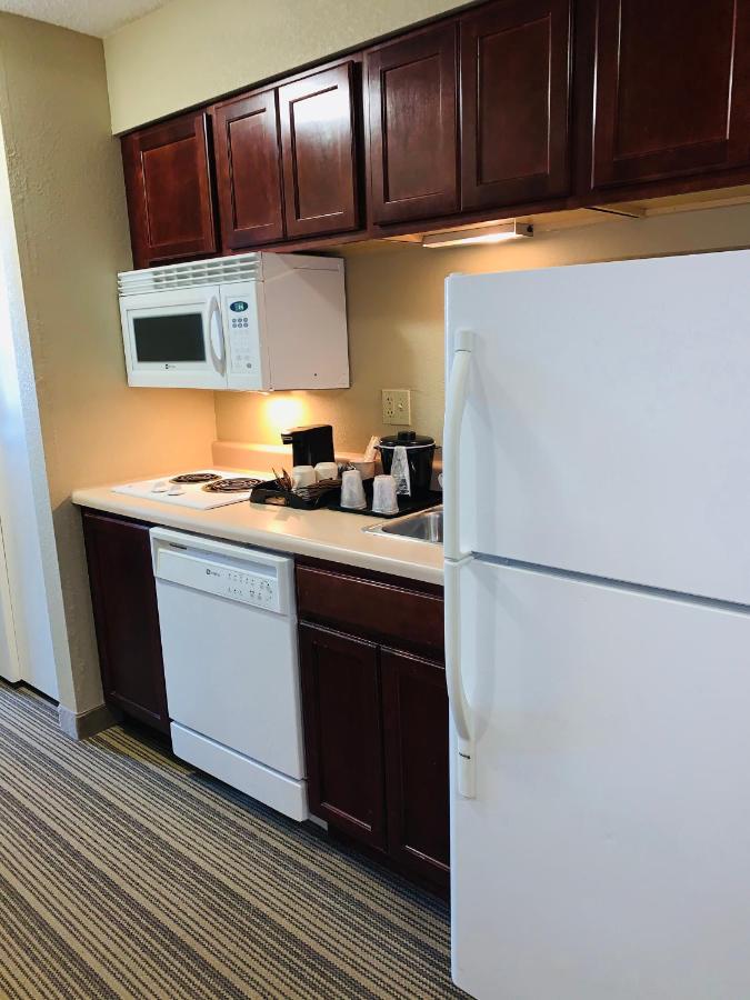 Queen Suite with Kitchen - Disability Access/Non-Smoking at Country Inn & Suites by Radisson, Ithaca, NY