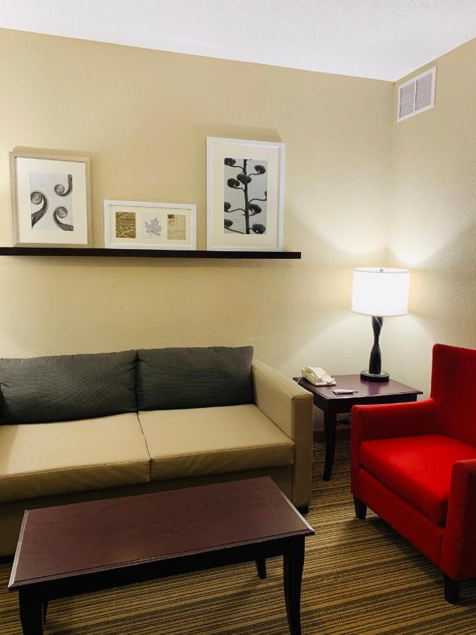 Queen Suite with Kitchen - Disability Access/Non-Smoking at Country Inn & Suites by Radisson, Ithaca, NY
