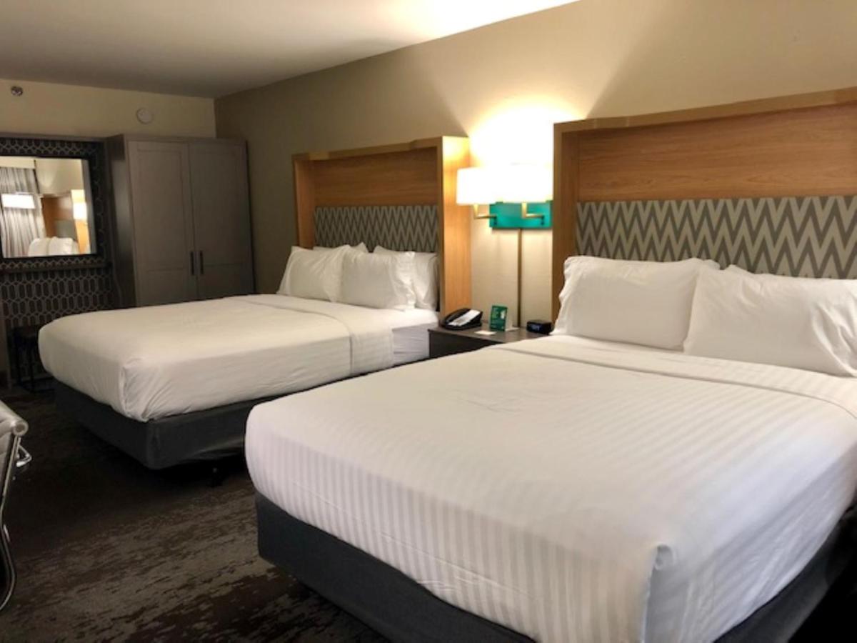 Feature Room with Two Double Beds - Non-Smoking at Holiday Inn Chicago North Shore, an IHG Hotel