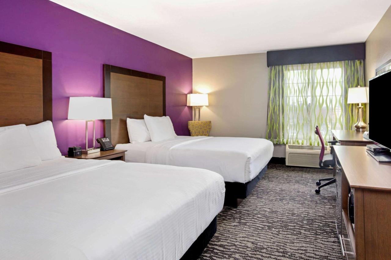 Double Room with Two Double Beds at La Quinta Inn & Suites by Wyndham Visalia/Sequoia Gateway