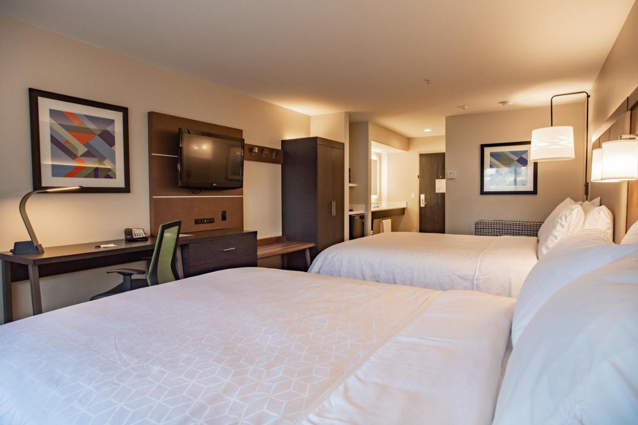 Deluxe Queen Room with Two Queen Beds - Non-Smoking at Holiday Inn Express Prescott by IHG
