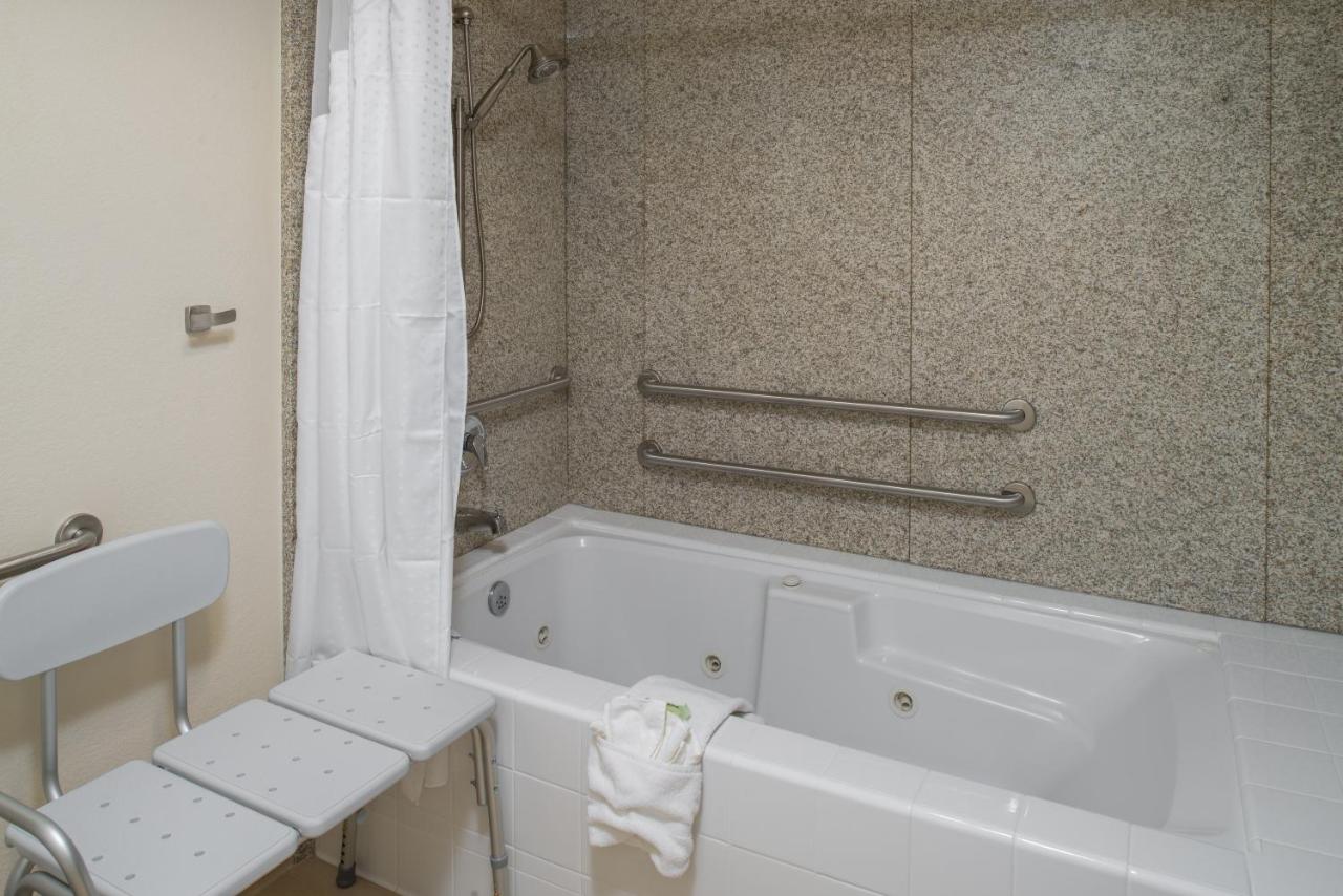 King Room - Disability Access Accessible Tub at Holiday Inn Express Rocklin - Galleria Area by IHG