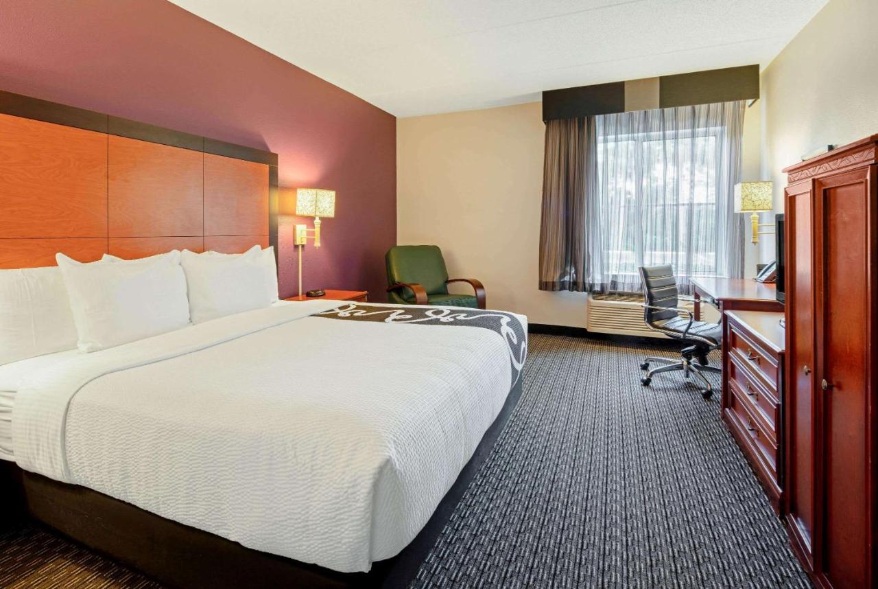 Executive King Room at La Quinta Inn & Suites by Wyndham Naples East (I-75)