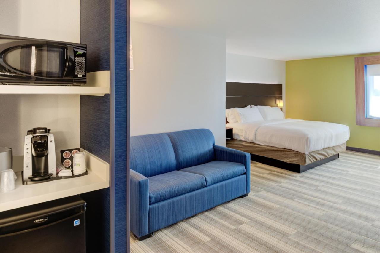 King Suite - Non-Smoking at Holiday Inn Express Newberg - Wine Country by IHG