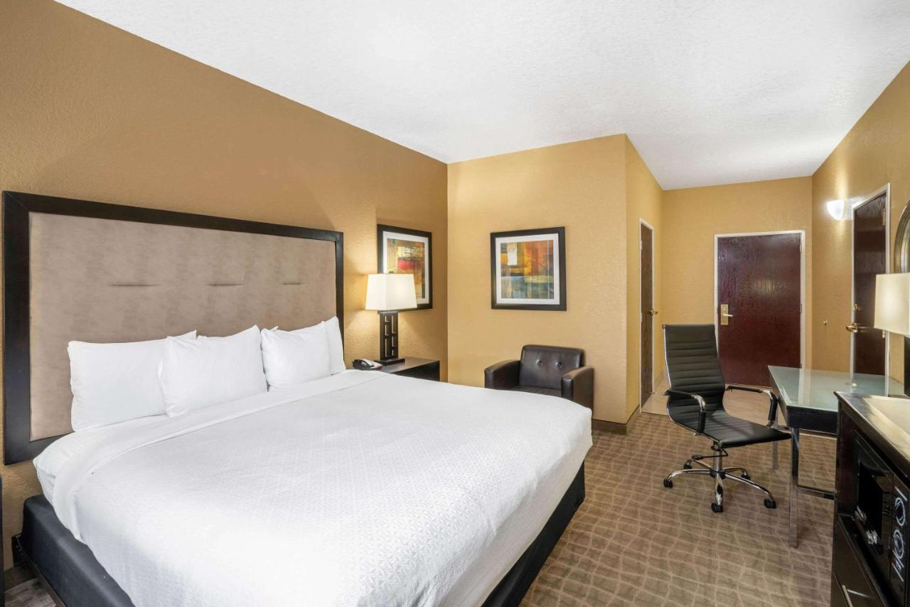 King Room - Disability Access at La Quinta Inn & Suites by Wyndham Hot Springs
