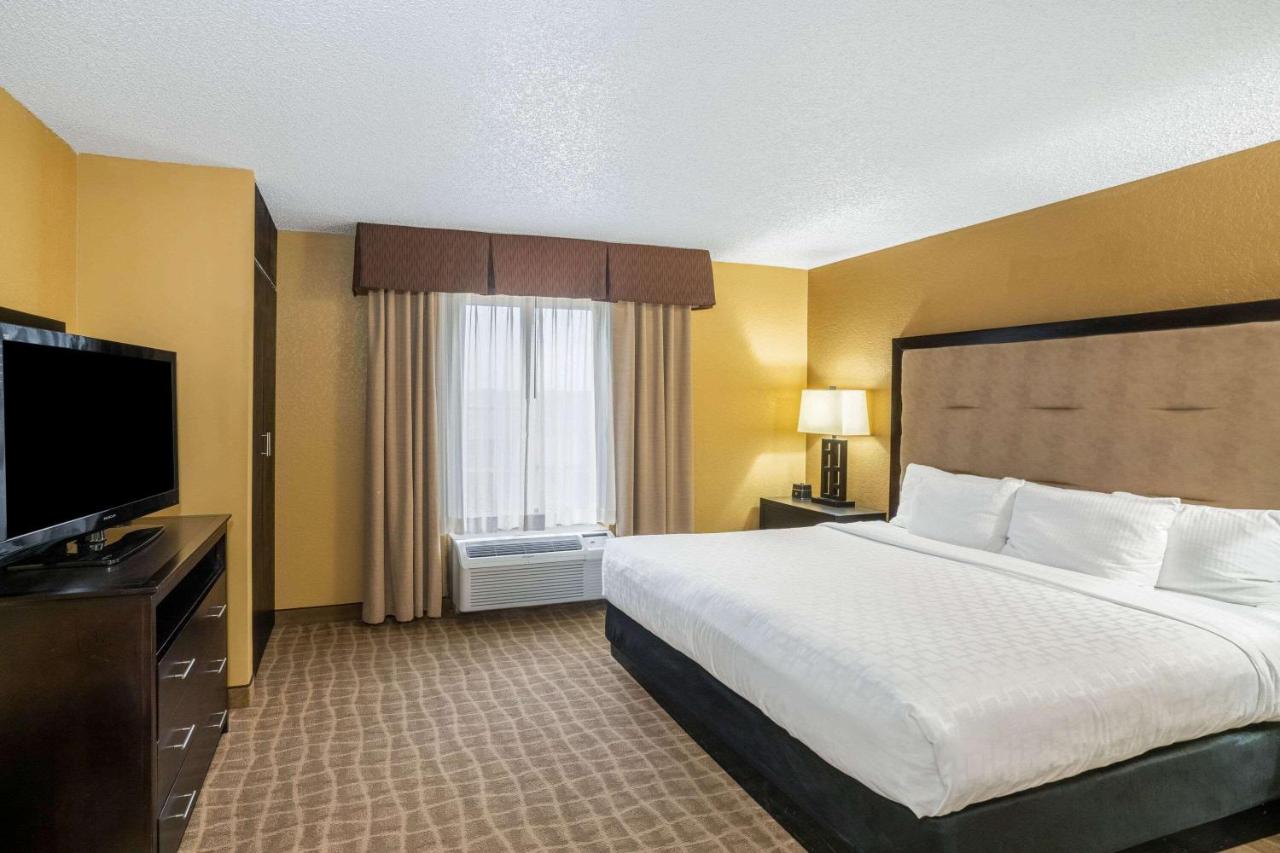 King Room with Spa Bath at La Quinta Inn & Suites by Wyndham Hot Springs
