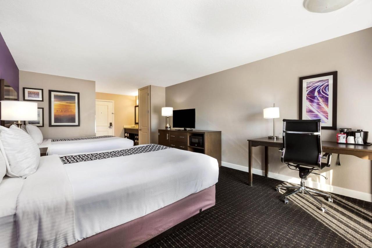 Queen Room - Mobility Access/Non-Smoking at La Quinta Inn & Suites by Wyndham Pomona