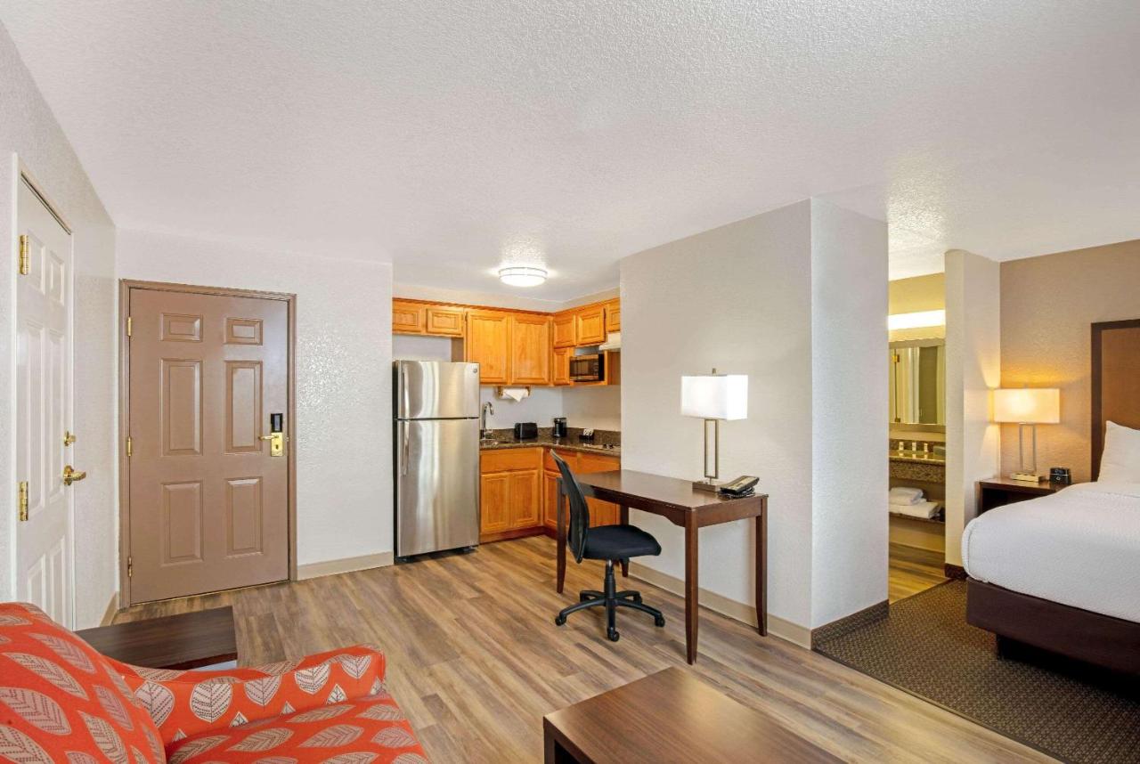 Deluxe King Suite - Non-Smoking at La Quinta Inn & Suites by Wyndham Las Vegas Red Rock
