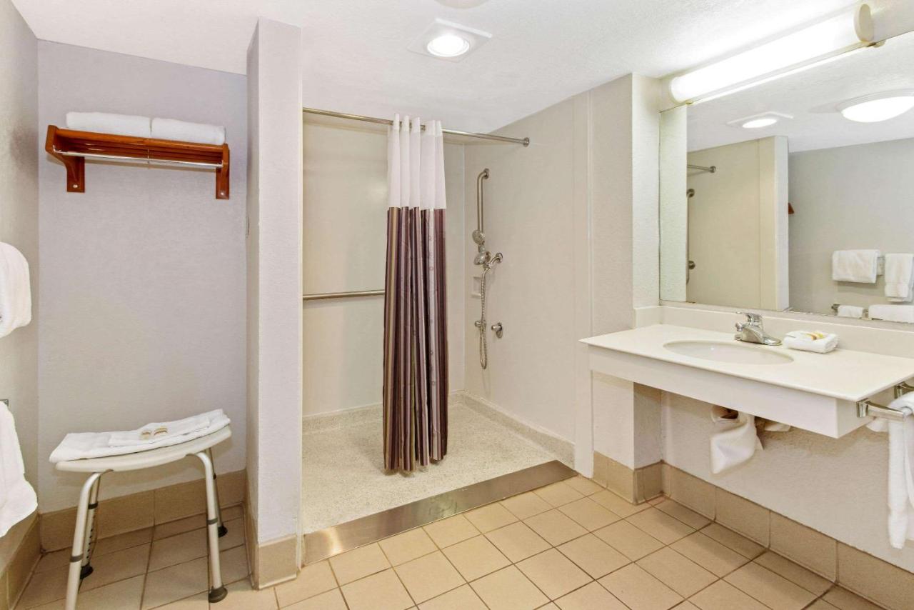 King Room - Disability Access at La Quinta Inn by Wyndham Santa Fe