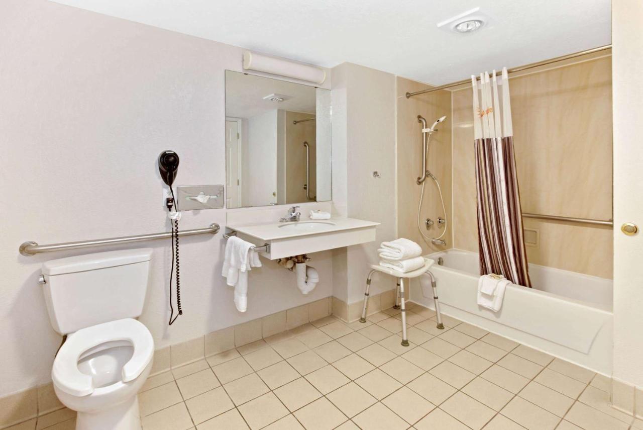King Room - Disability Access at La Quinta Inn by Wyndham Santa Fe
