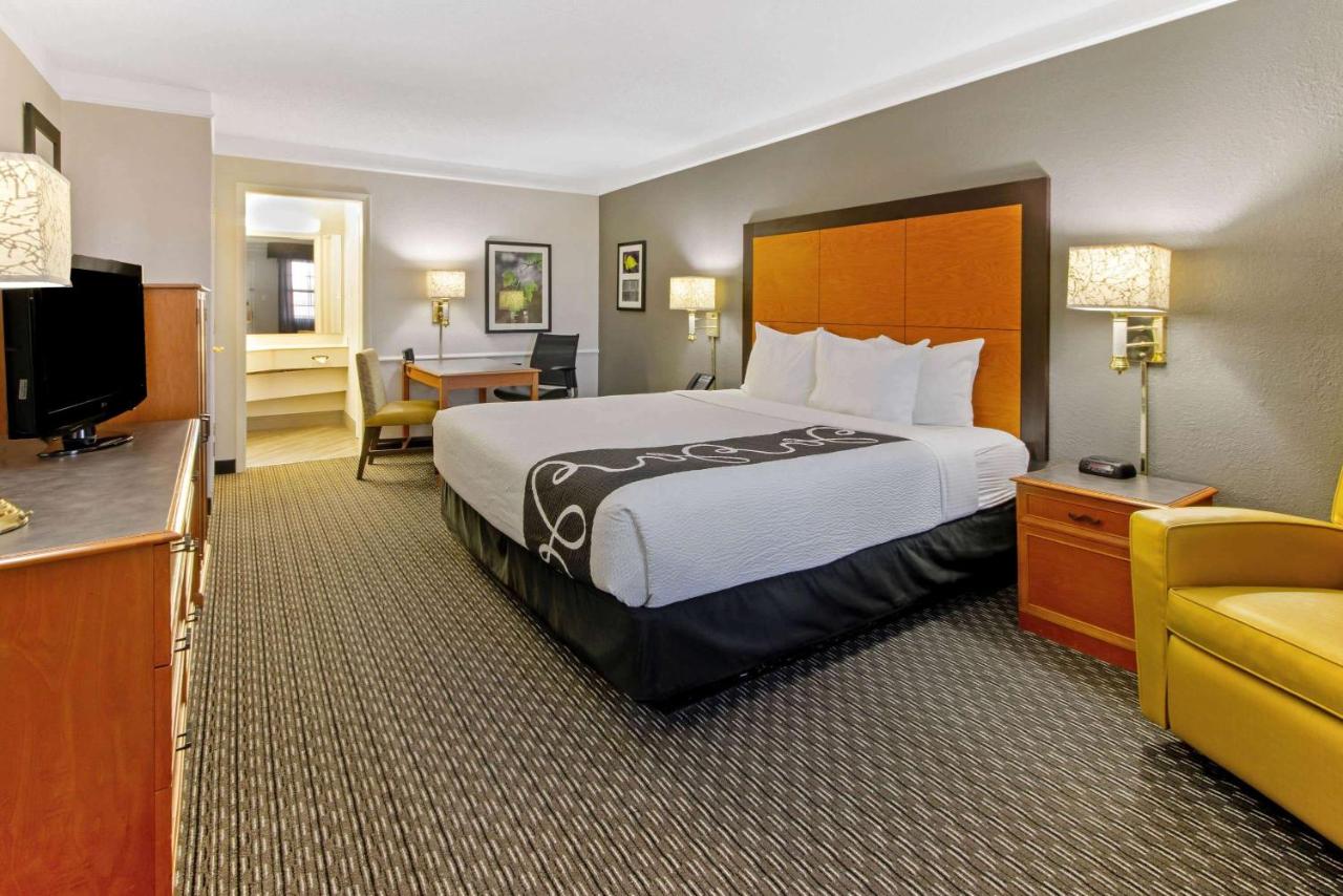 Deluxe King Room at La Quinta Inn by Wyndham Santa Fe