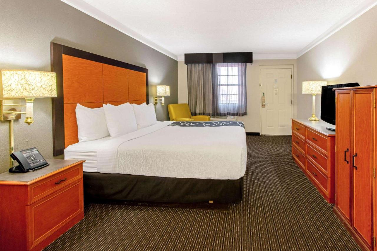 Deluxe King Room at La Quinta Inn by Wyndham Santa Fe