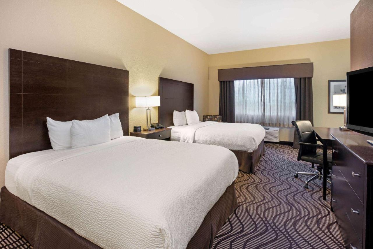 Deluxe Queen Room with Two Queen Beds - Mobility Access/Non-Smoking at La Quinta Inn & Suites by Wyndham Meridian / Boise West